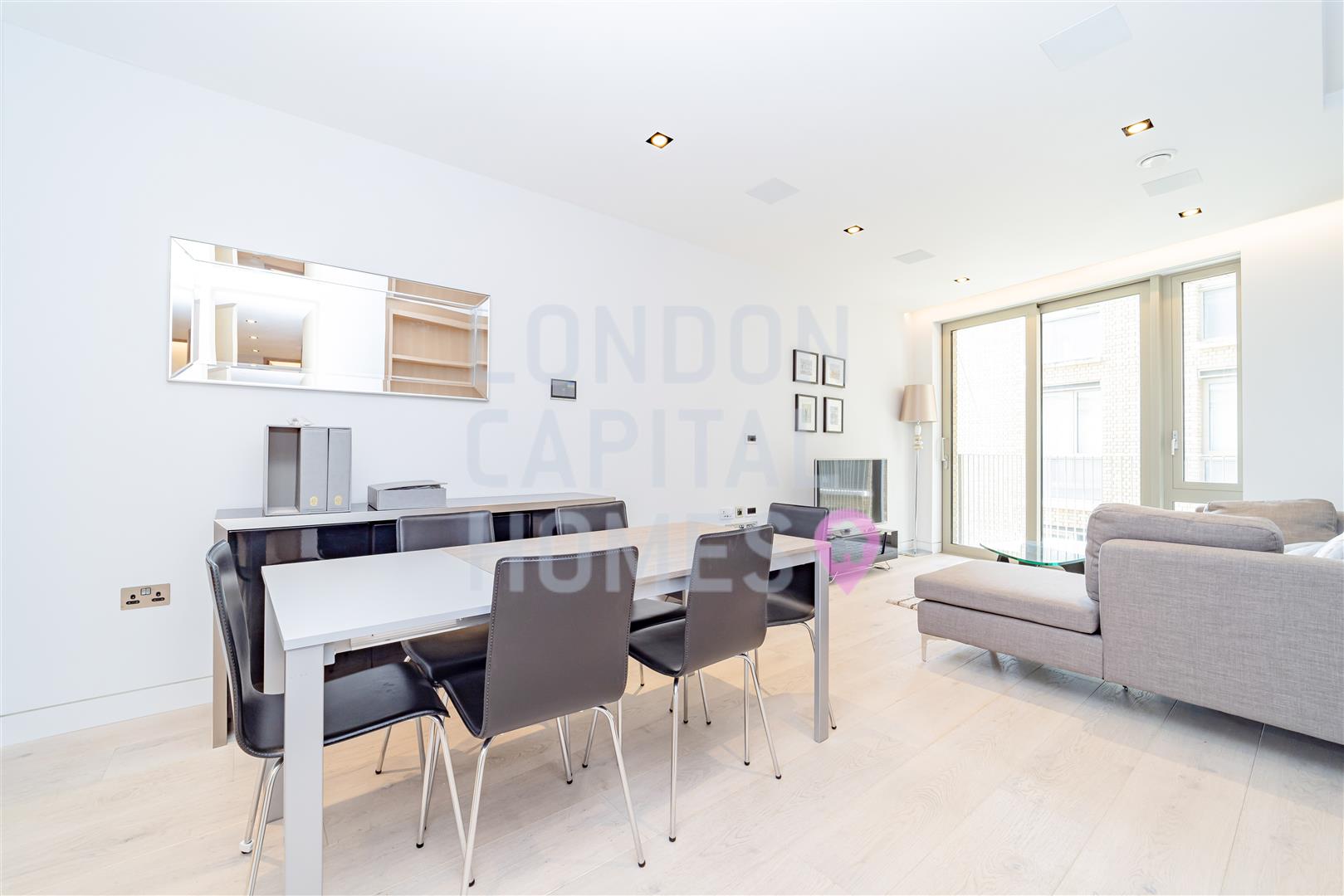 2 bed property in Duchess Walk, London